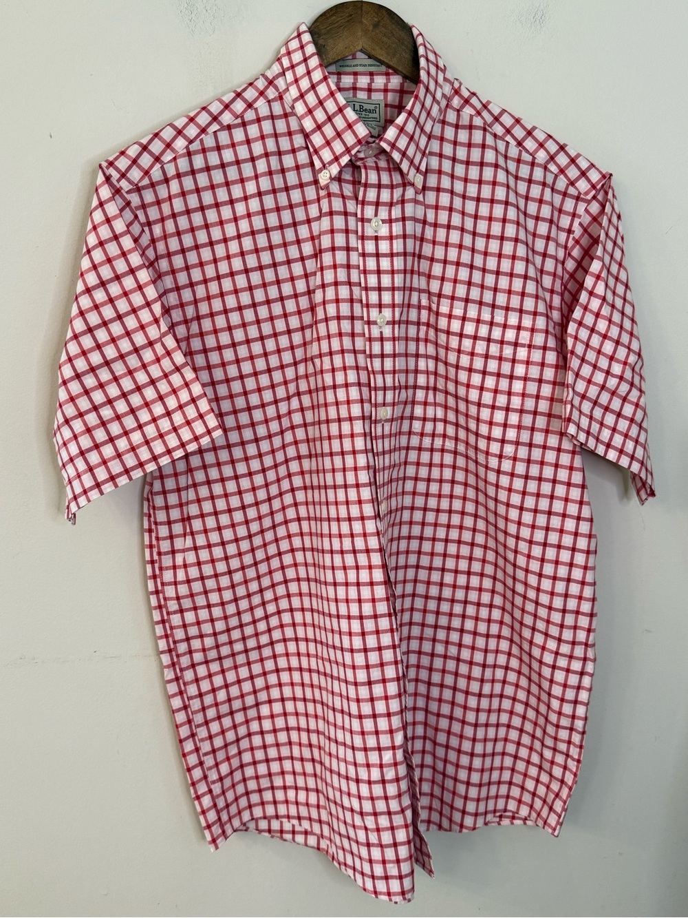 L. L. Bean Wrinkle Stain Resistant red white plaid short sleeve button up M